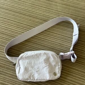 Pale purple lululemon everywhere pack